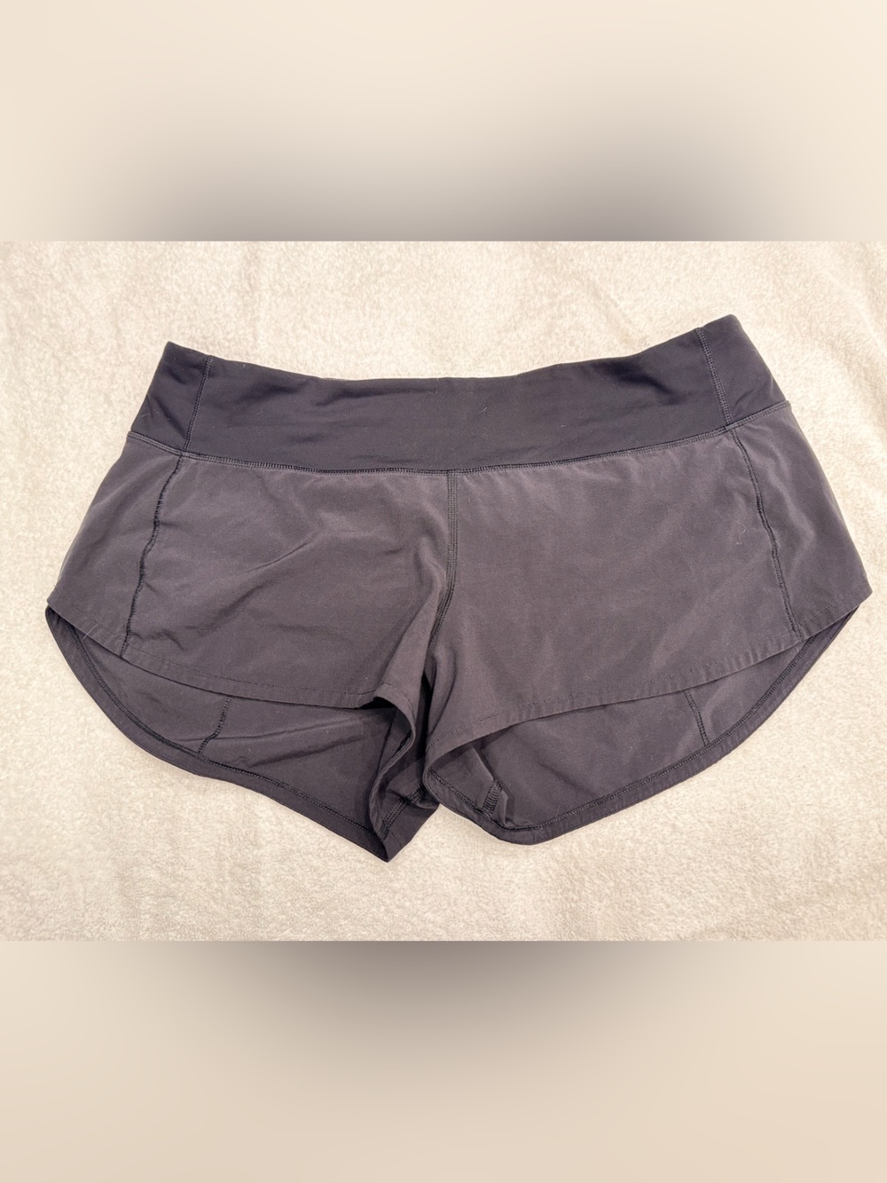 lululemon athletica Black 2.5” Shorts ~ Size 8